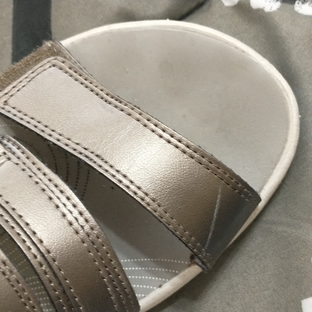 Size 6 cloud steppers by Clarks to tell Gray gently worn - Picture 3 of 7